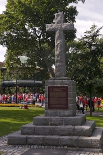 Photo: Cross Monument Kings Square Saint John New Brunswick