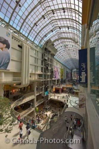 Photo: Shopping Eaton Centre Downtown Toronto