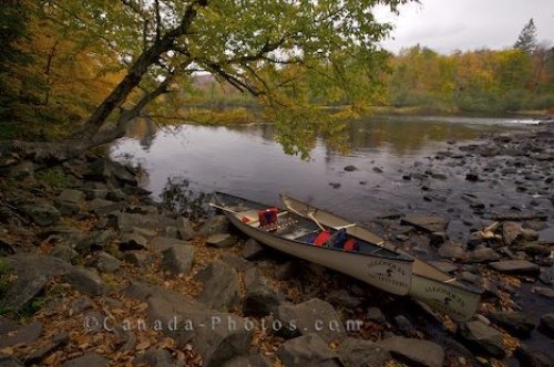 Photo: River Bank Canoes Ontario Canada