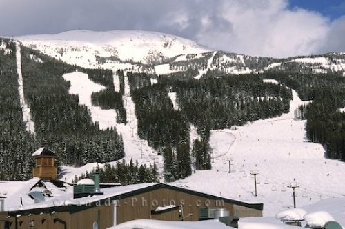 Photo: Skiing Fun Lake Louise Mountain Resort