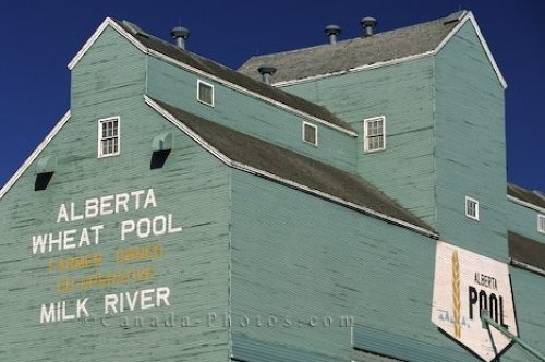 Photo: Wheat Pool Silo Alberta