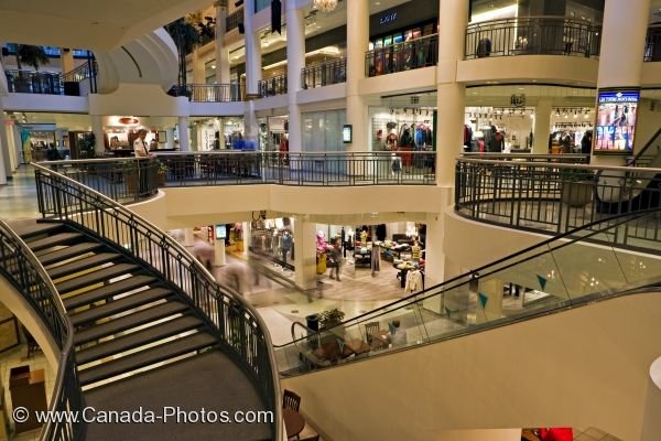 Photo: Shopping Centre Cours Mont Royal Montreal